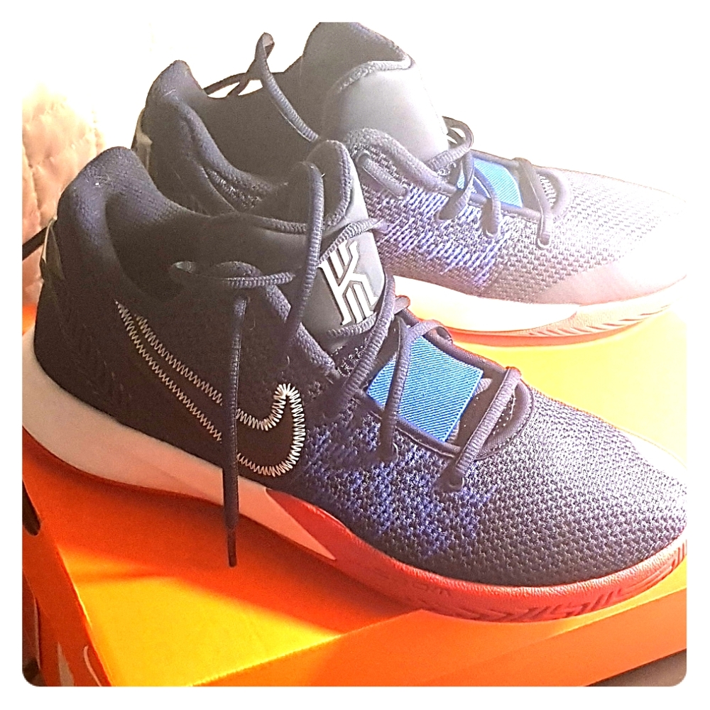 Kyrie Flytrap 2 size 10 mens